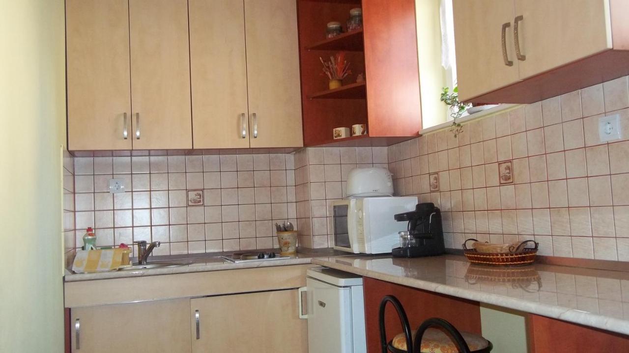 Apartman Pavai ไฮจ์ดุสโซบอสโล ภายนอก รูปภาพ