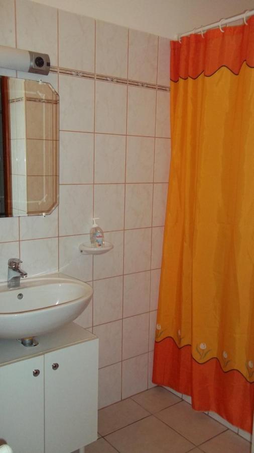 Apartman Pavai ไฮจ์ดุสโซบอสโล ภายนอก รูปภาพ