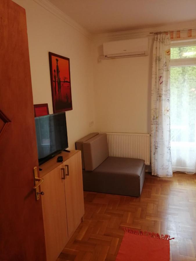 Apartman Pavai ไฮจ์ดุสโซบอสโล ภายนอก รูปภาพ