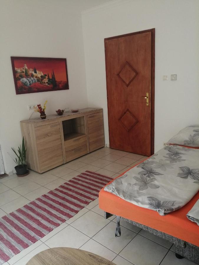 Apartman Pavai ไฮจ์ดุสโซบอสโล ภายนอก รูปภาพ