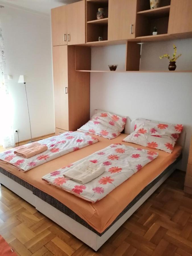 Apartman Pavai ไฮจ์ดุสโซบอสโล ภายนอก รูปภาพ