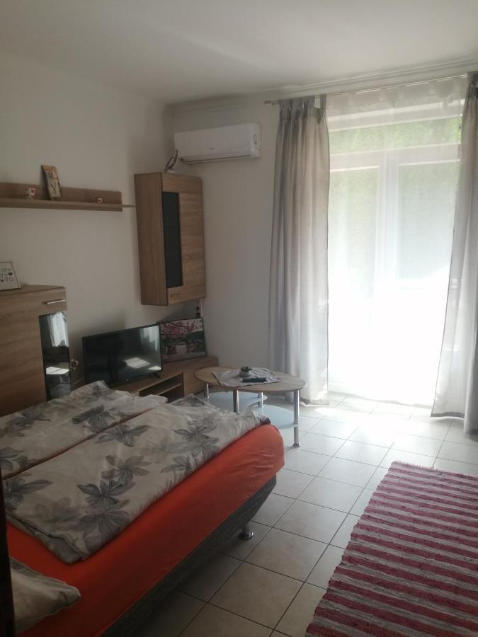 Apartman Pavai ไฮจ์ดุสโซบอสโล ภายนอก รูปภาพ