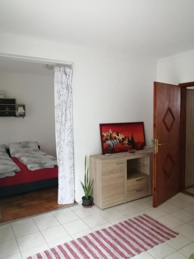 Apartman Pavai ไฮจ์ดุสโซบอสโล ภายนอก รูปภาพ
