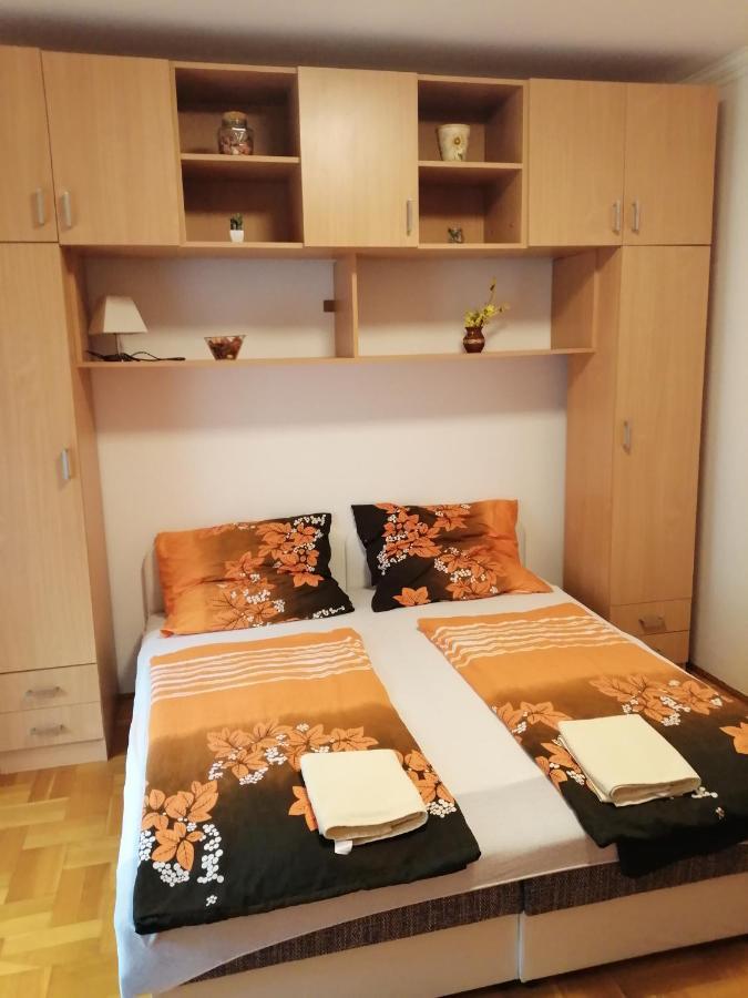 Apartman Pavai ไฮจ์ดุสโซบอสโล ภายนอก รูปภาพ