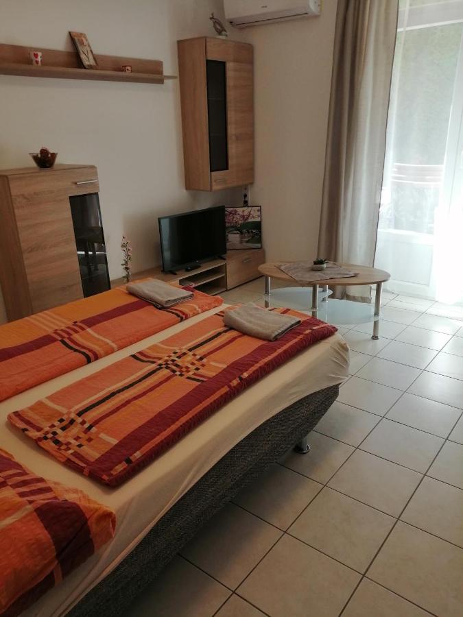 Apartman Pavai ไฮจ์ดุสโซบอสโล ภายนอก รูปภาพ