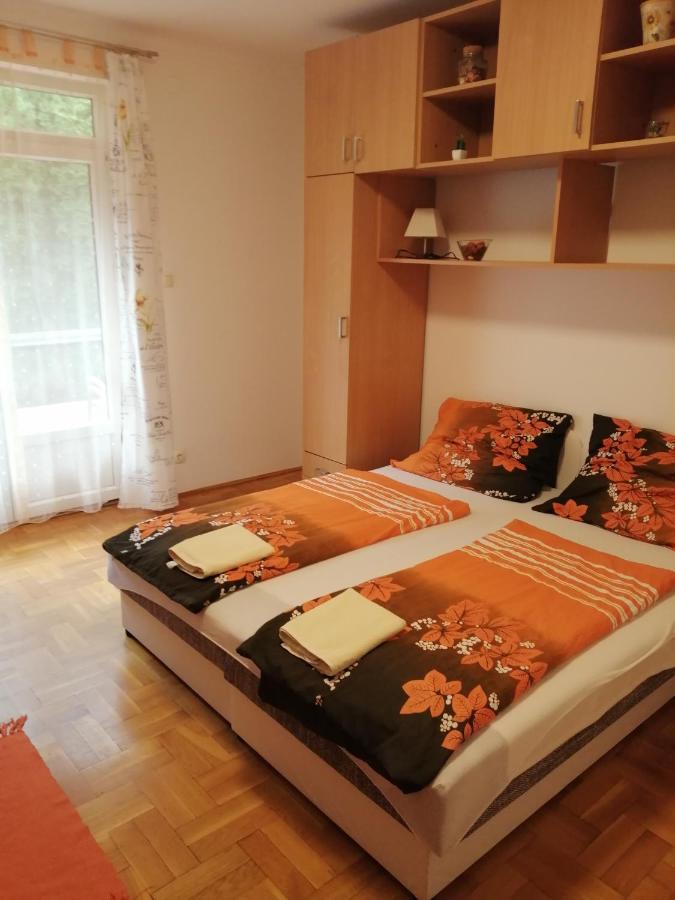 Apartman Pavai ไฮจ์ดุสโซบอสโล ภายนอก รูปภาพ