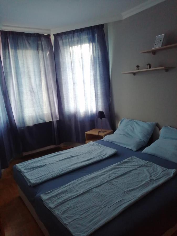 Apartman Pavai ไฮจ์ดุสโซบอสโล ภายนอก รูปภาพ