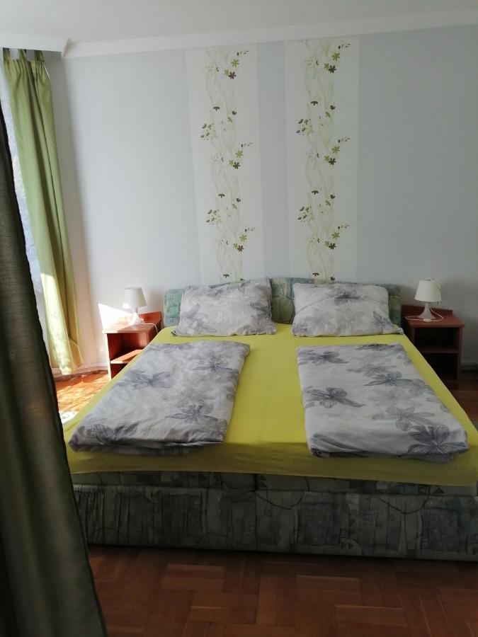 Apartman Pavai ไฮจ์ดุสโซบอสโล ภายนอก รูปภาพ