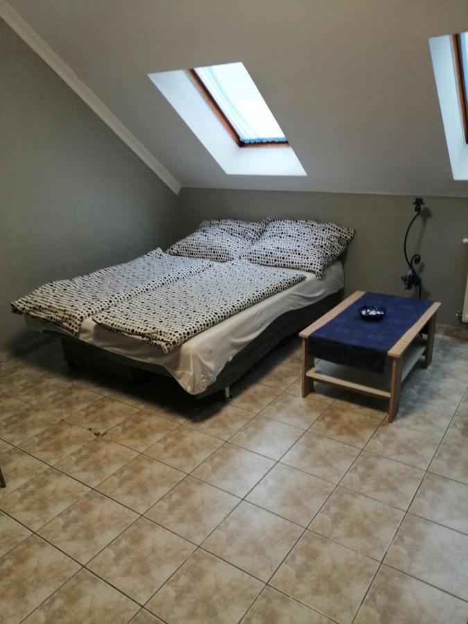 Apartman Pavai ไฮจ์ดุสโซบอสโล ภายนอก รูปภาพ