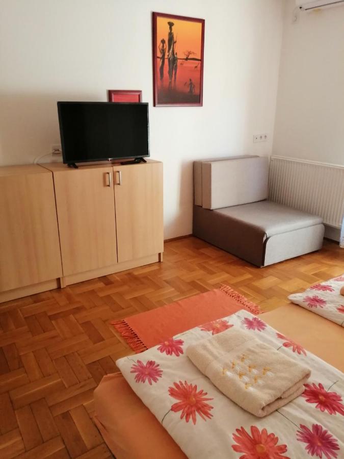 Apartman Pavai ไฮจ์ดุสโซบอสโล ภายนอก รูปภาพ