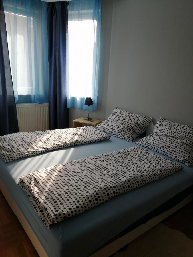 Apartman Pavai ไฮจ์ดุสโซบอสโล ภายนอก รูปภาพ
