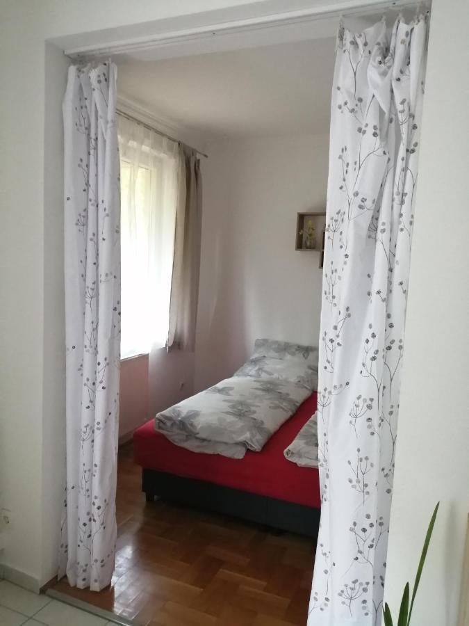 Apartman Pavai ไฮจ์ดุสโซบอสโล ภายนอก รูปภาพ