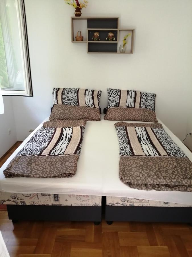 Apartman Pavai ไฮจ์ดุสโซบอสโล ภายนอก รูปภาพ