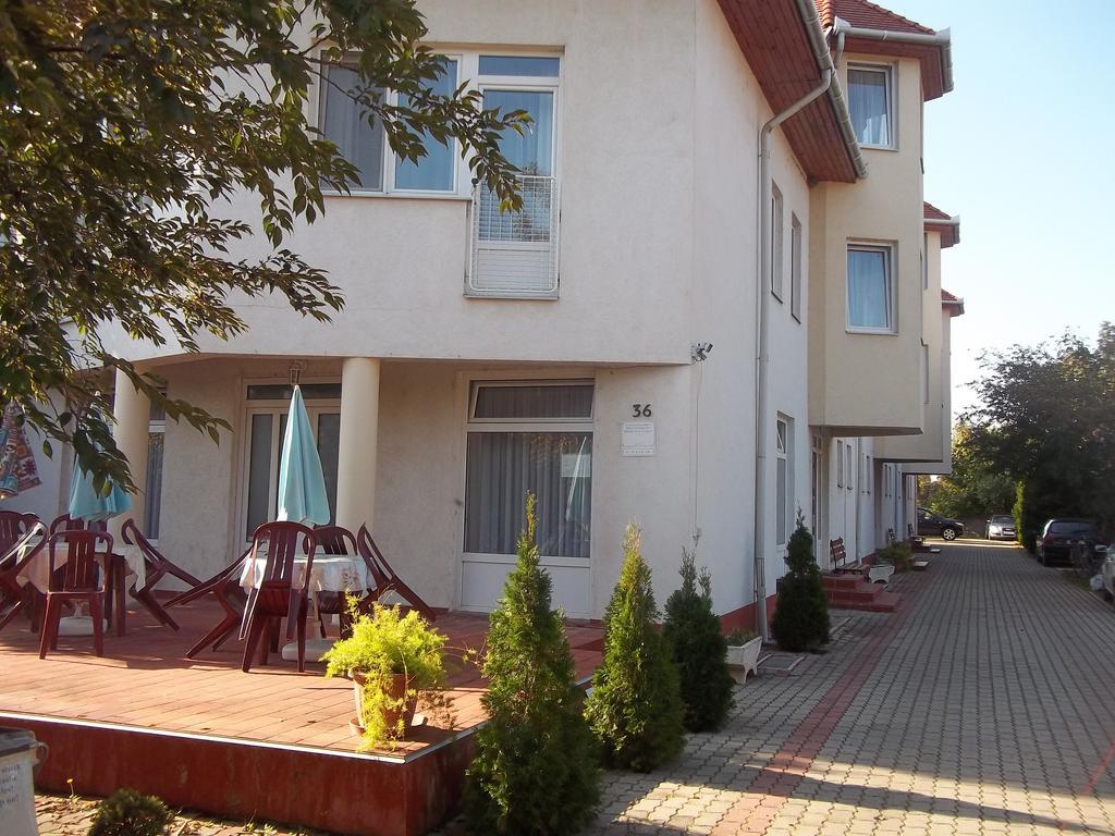 Apartman Pavai ไฮจ์ดุสโซบอสโล ภายนอก รูปภาพ