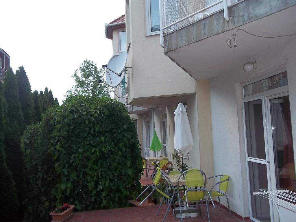 Apartman Pavai ไฮจ์ดุสโซบอสโล ภายนอก รูปภาพ